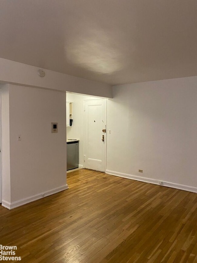 54 E 8th St Unit 4G, New York, NY 10003 - Room for Rent in New York, NY ...