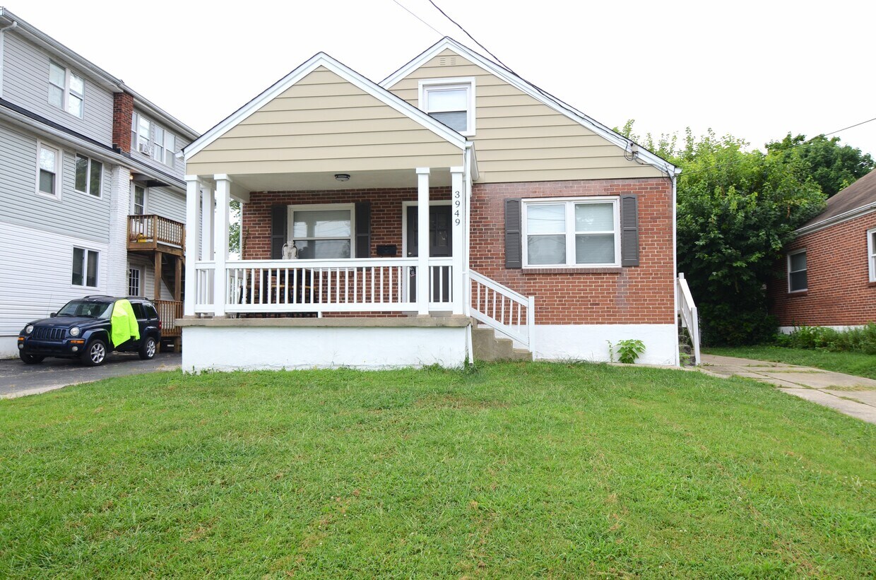 Primary Photo - 3949 Deer Park Ave