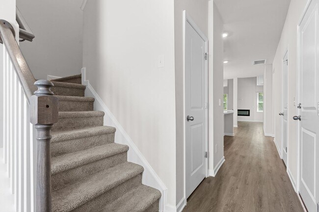 Foto del edificio - Gorgeous 3BD, 2.5BA Home In SE Raleigh, ne...