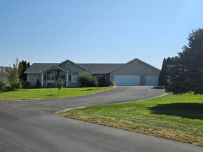 Building Photo - 113 Clear Lake Ln