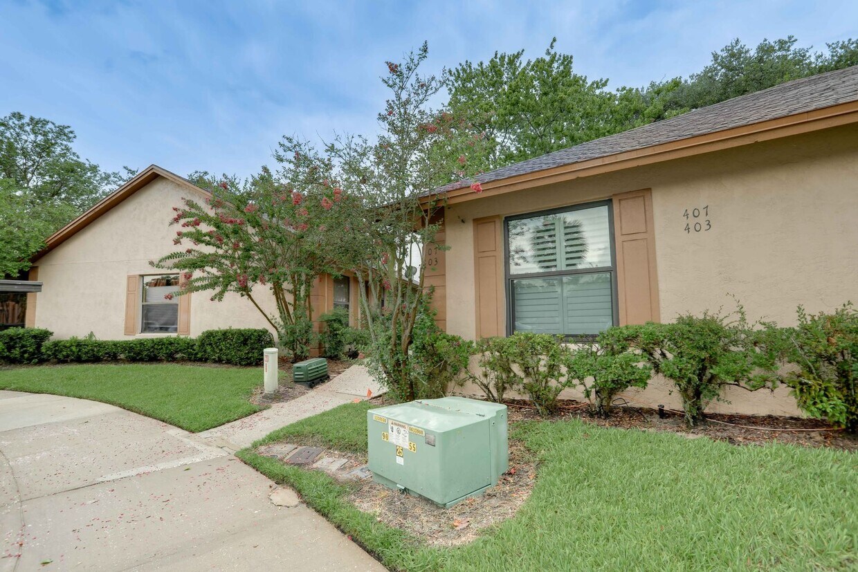 Photo - 407 Douglas Way