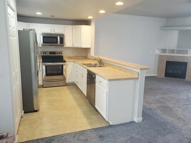 Foto del edificio - 8751 Pearl St