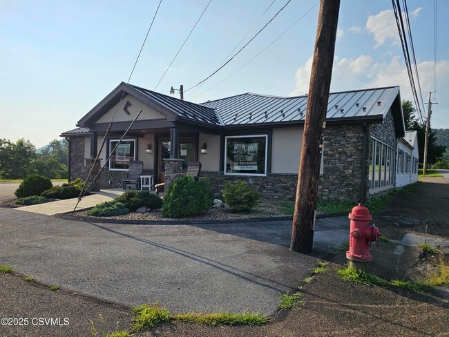 Building Photo - 341 N Market St