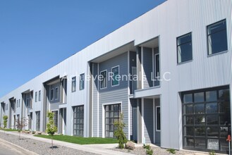 Building Photo - 1145 130 S