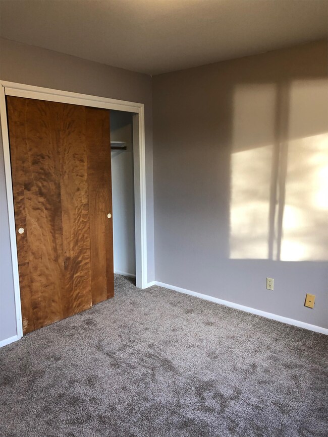Building Photo - 809 E Cavour Ave