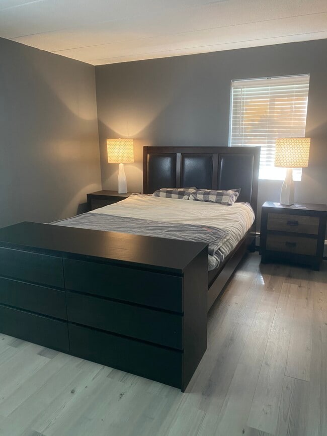 Master bedroom 1 - 1011 Main St