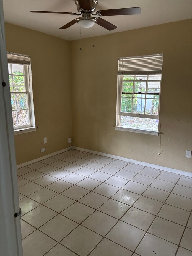 Foto del edificio - 1007 NE 112th St