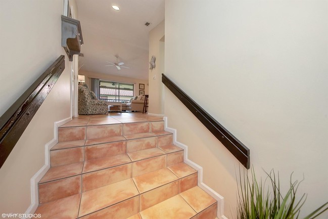 Building Photo - 2 br, 2 bath  - 17 Lexington Ln W