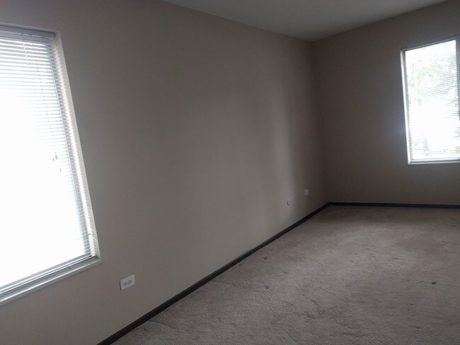 Foto del edificio - 6160 Knoll Wood Rd