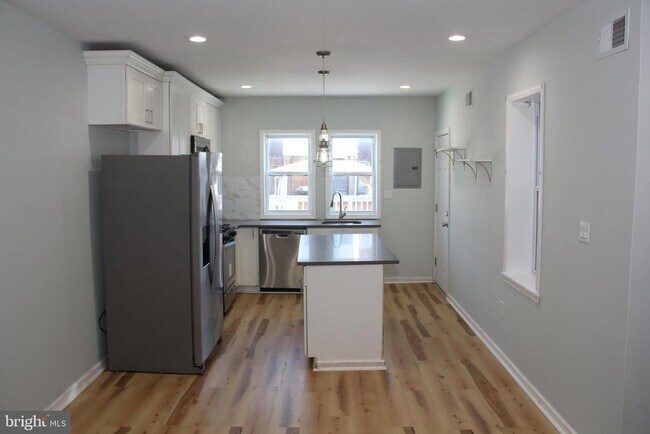 Foto del edificio - 5063 Whitaker Ave