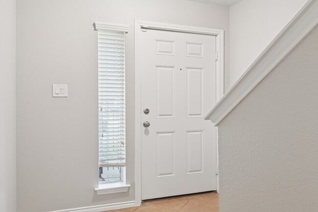 Building Photo - 1401 Paige St