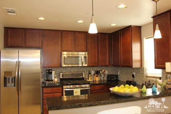 Foto del edificio - 52082 Rosewood Ln