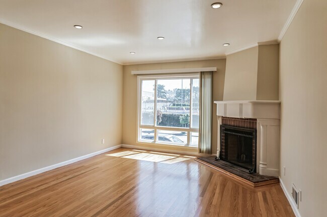 Building Photo - 2187 39th Ave