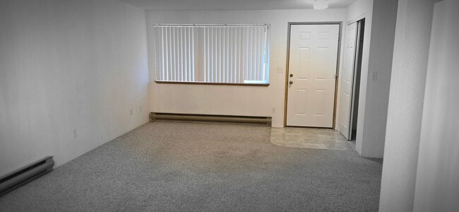 Building Photo - Four Bedroom Home with Fenced Yard in Green