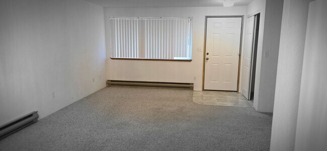 Foto del edificio - Four Bedroom Home with Fenced Yard in Green