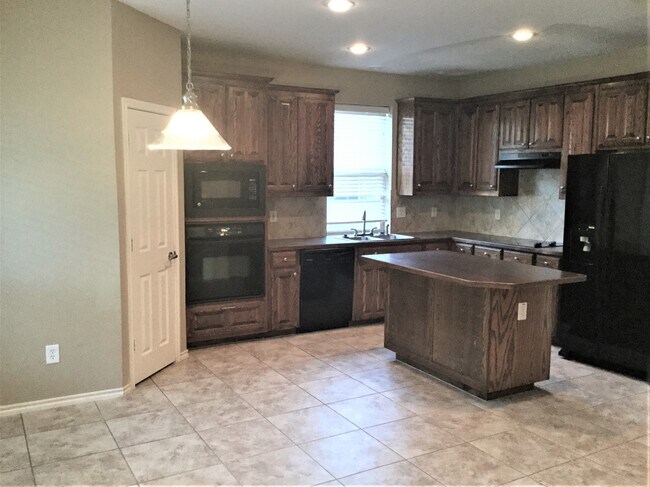 Building Photo - 1407 Parkside Dr