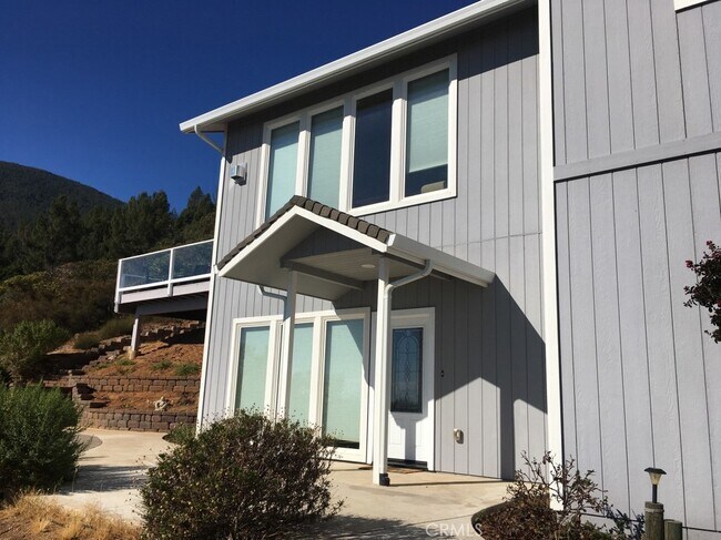 Building Photo - 8115 Mountain Crest Dr
