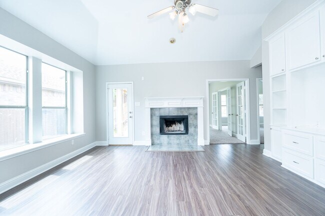 Foto del edificio - 3105 Whispering Pine Blvd