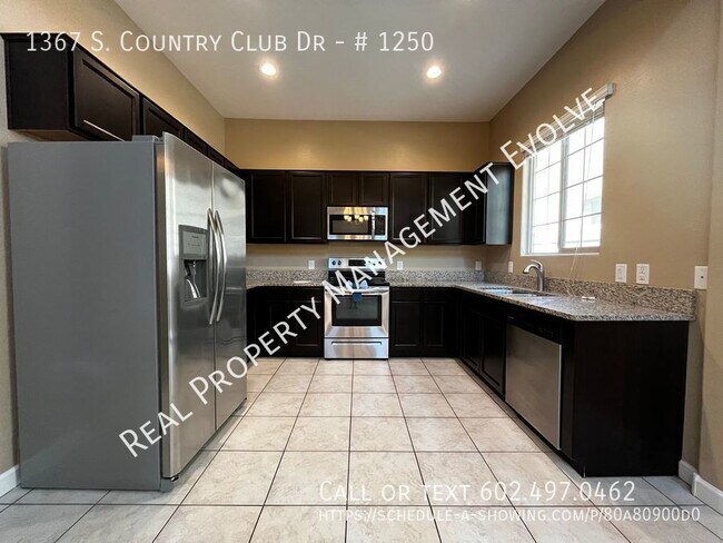 Foto del edificio - FREE RENT FOR AUGUST!! Beautiful Townhome ...