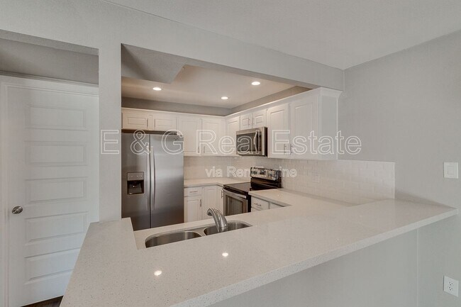 Foto del edificio - 1645 W Baseline Rd