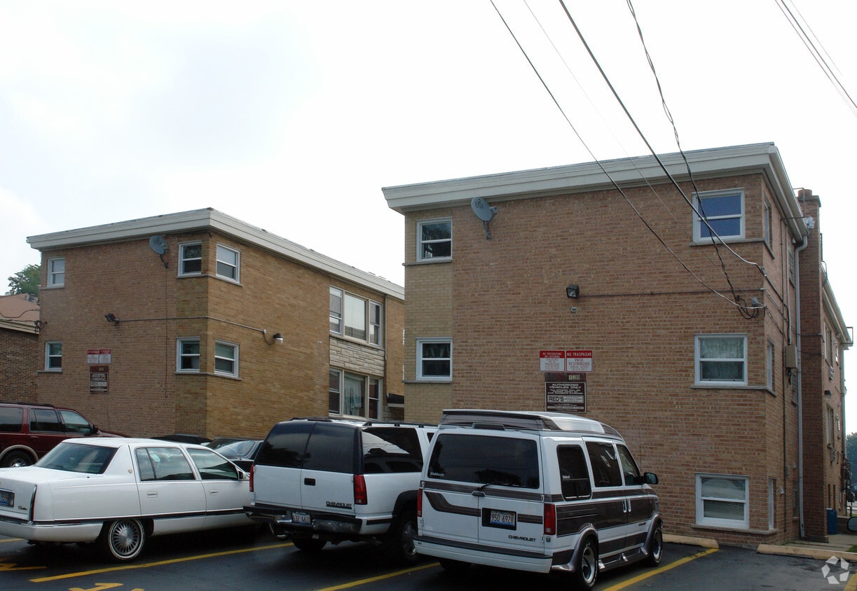 Building Photo - 130-140 N Wolf Rd