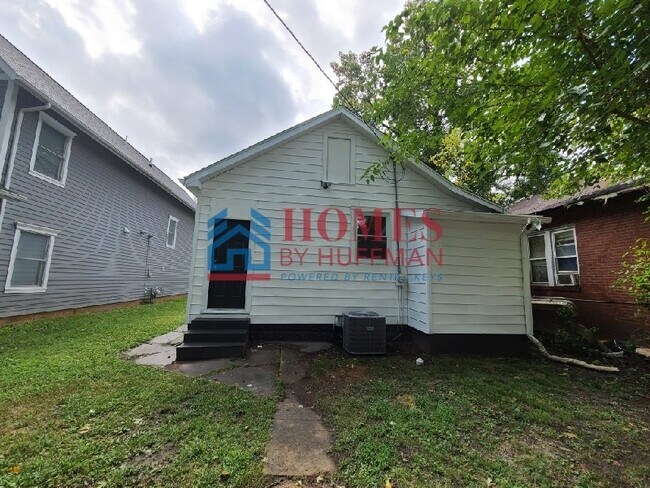 Building Photo - Two Bedroom House | Updated w/ Appliances