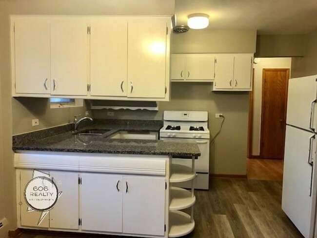 Building Photo - Fully Remodeled Apt on Harlem!