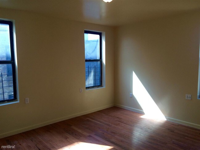 Building Photo - 3 br, 1 bath Apartment - 505 W 162nd St