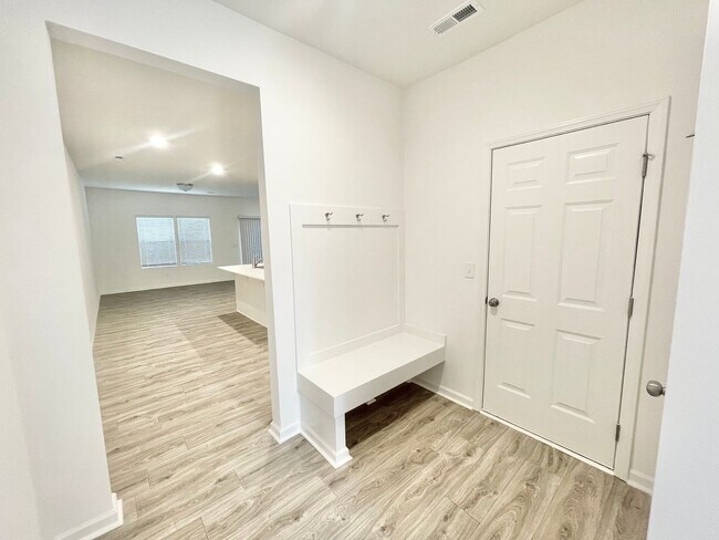 Building Photo - Brand New Townhomes!  Free month of Rent! ...