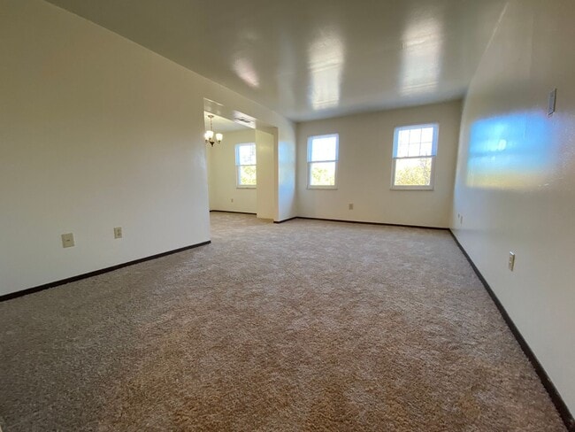 Photo - Spacious 1 BR Apartment in Lovely Location! Easy Access to Downtown & MORE! CALL TODAY!