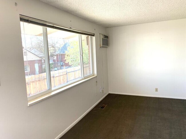 Building Photo - 258 N 400 W