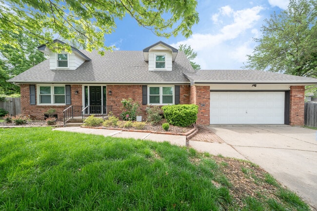 Building Photo - 617 N Willow Dr