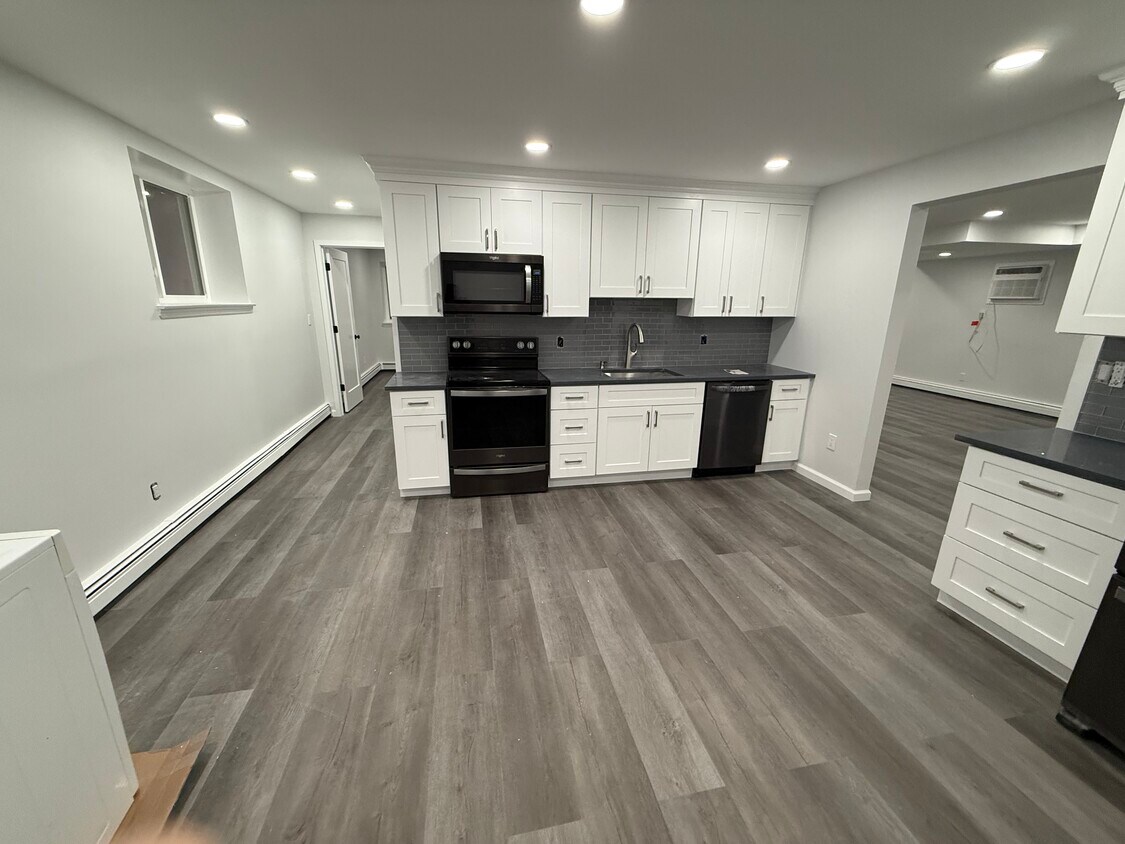 Kitchen - 53 Homeland Dr