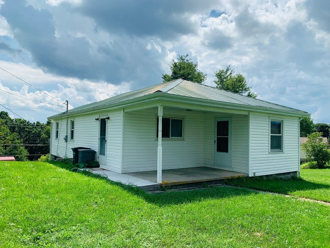 2 Bedroom, 1 Bath House - 2 Bedroom, 1 Bath House