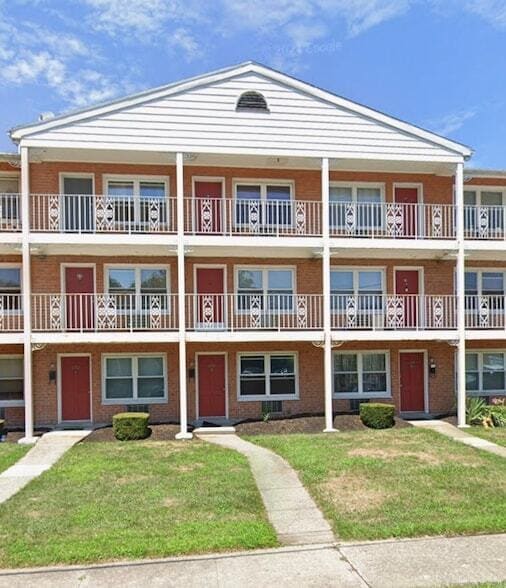 Primary Photo - 180 Birdseye St