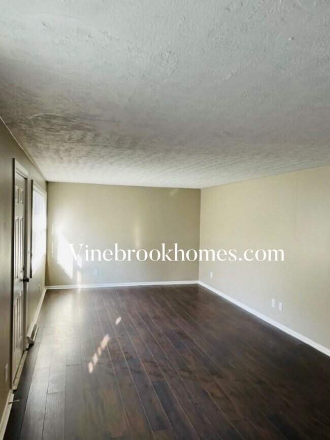Foto del edificio - 5880 Petersburg Rd