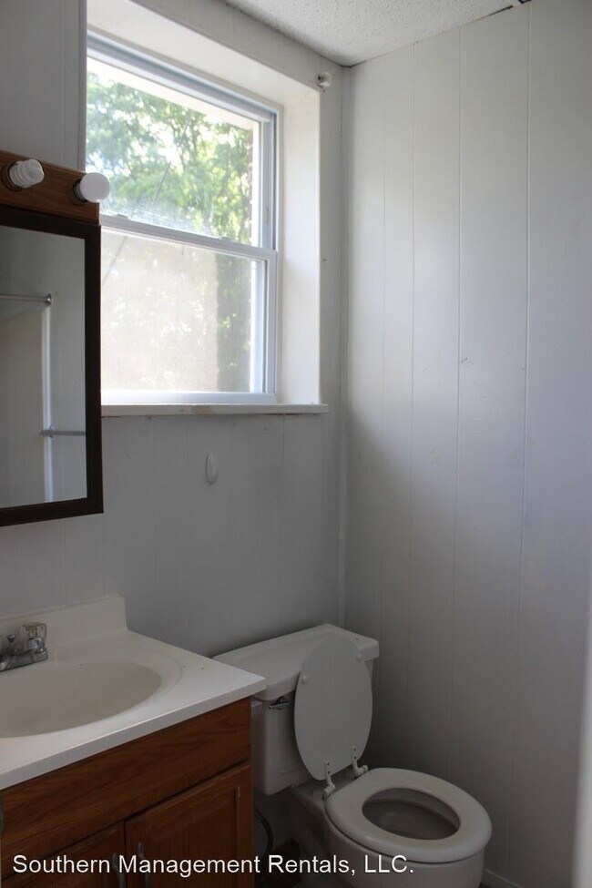 Foto del edificio - 2 br, 1 bath House - 100 School St Apt J