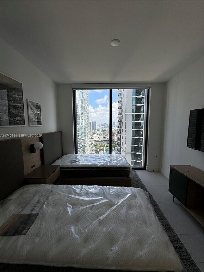 Foto del edificio - 601 NE 1st Ave