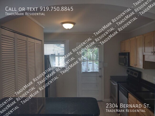 Foto del edificio - 2304 Bernard St