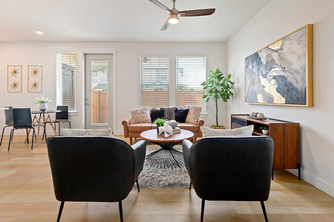 Foto del edificio - 10951 W Lavonne Ln