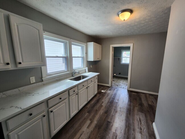 Foto del edificio - Charming 2 bedroom 1 bath home with recent...
