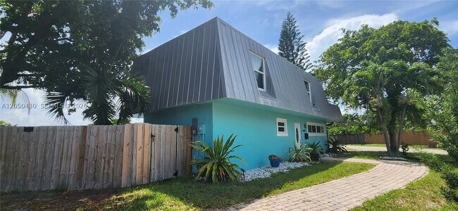Building Photo - 4081 NE 14th Ave