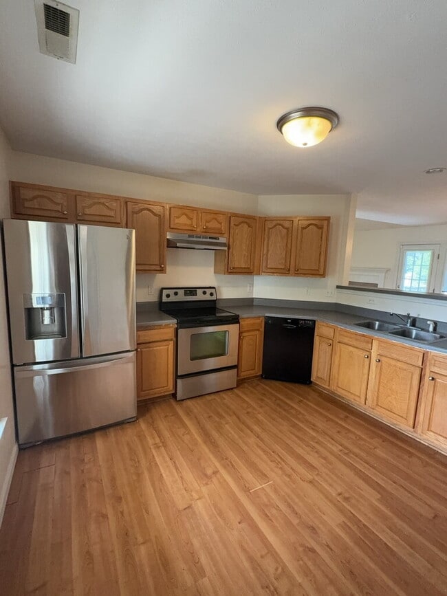 Building Photo - Charming 4 Bedroom, 2 Bath Home -303  Nina...