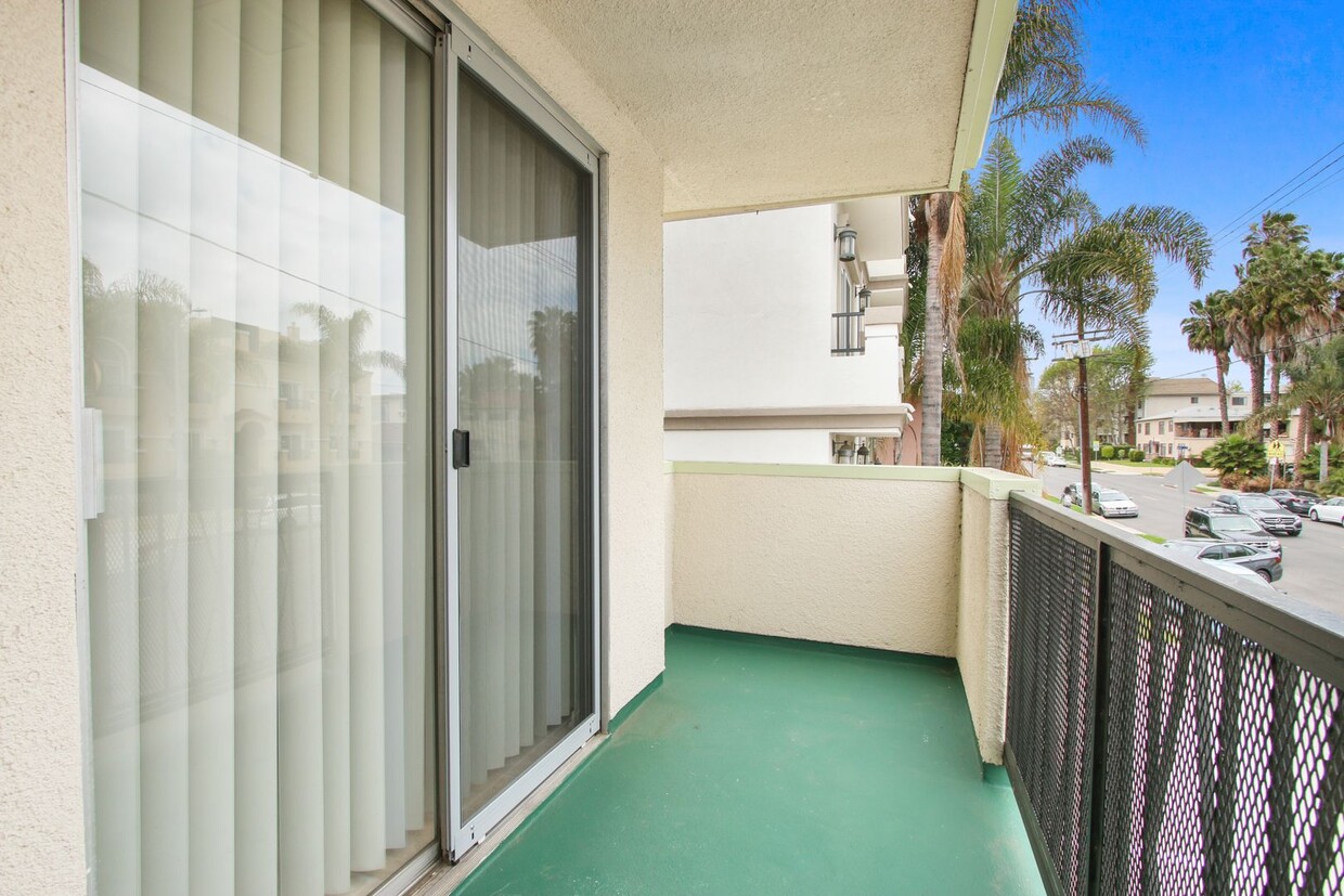 Foto del edificio - 1723 S Barrington Ave