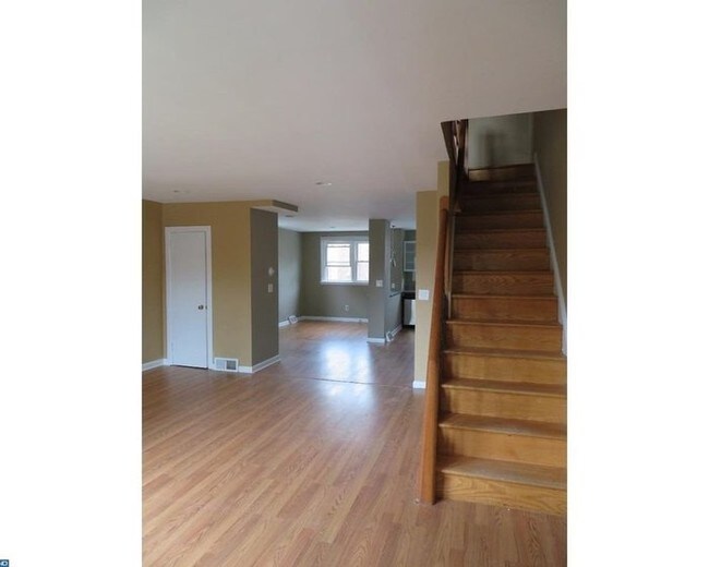 Building Photo - Updated Twin Home Available in Norristown!