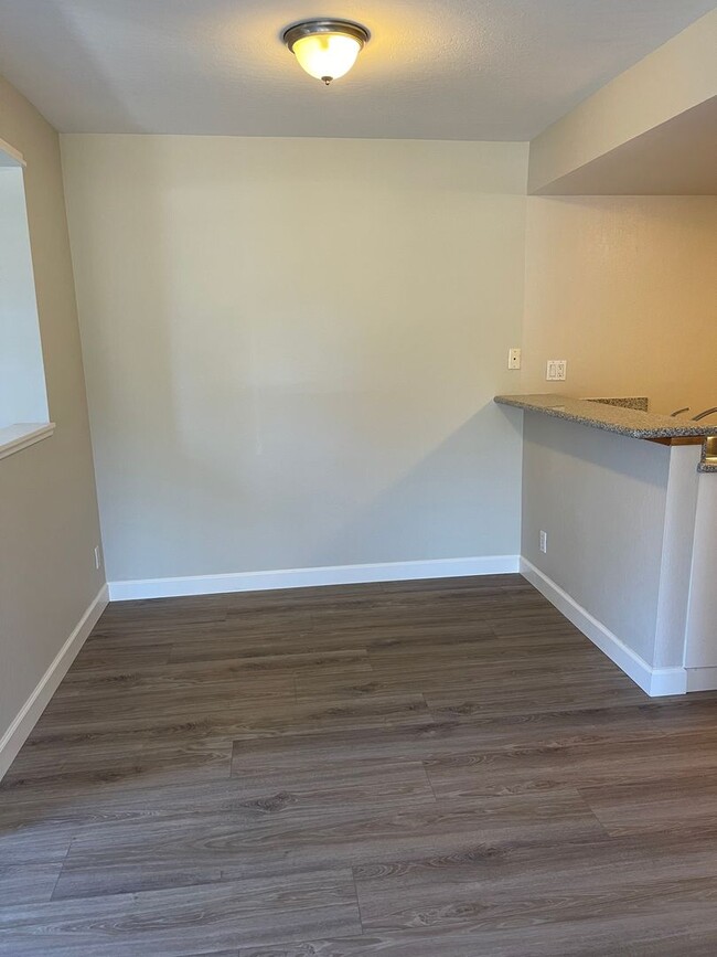 Building Photo - 2 bedroom downstairs unit with covered par...