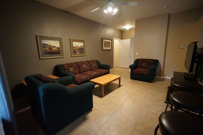 Foto del edificio - SHOWINGS AVAILABLE NOW