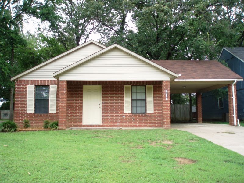 Primary Photo - 3 Bedroom 2 Bath with plenty of space!