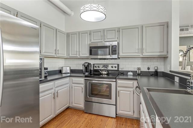 Building Photo - 404 N Laurel Ave
