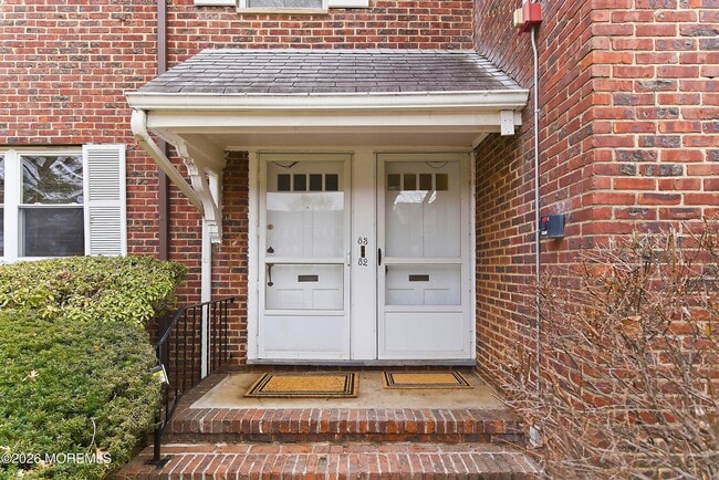 Foto del edificio - 83 Manor Dr